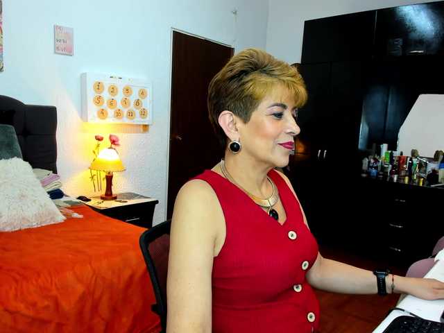 AngelinaStone65 live cam on BongaCams