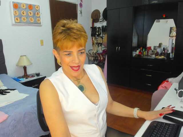AngelinaStone65 live cam preview