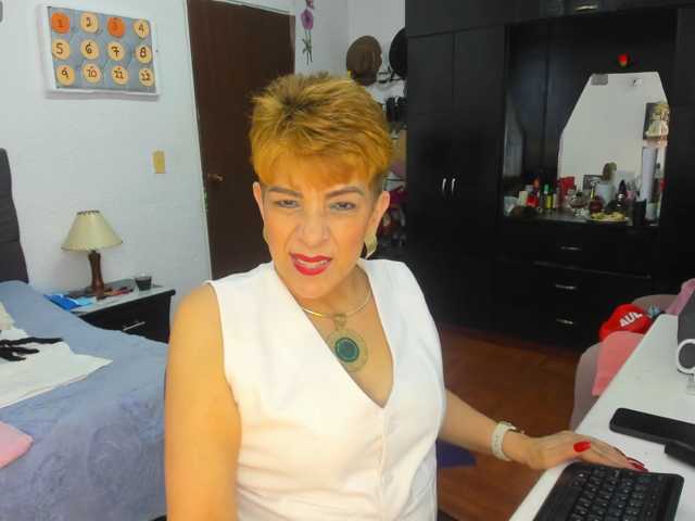 AngelinaStone65, en vivo ahora en BongaCams