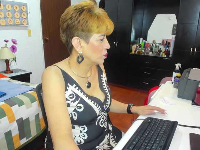 AngelinaStone65 live cam on BongaCams