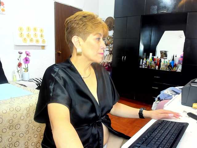 AngelinaStone65 live cam on BongaCams