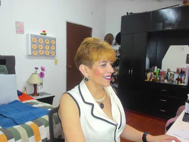 AngelinaStone65 live cam on BongaCams