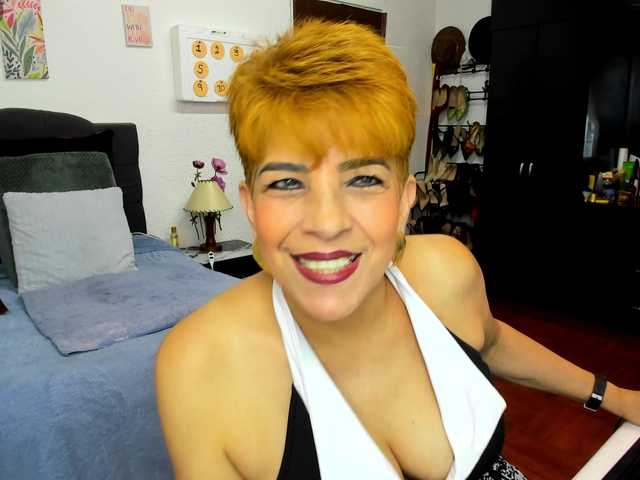 AngelinaStone65 live cam
