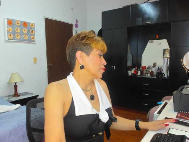 AngelinaStone65 live cam on BongaCams