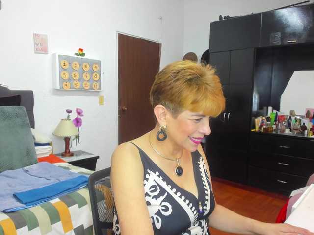 AngelinaStone65 live cam on BongaCams