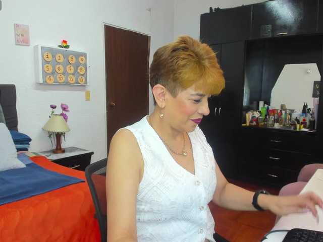 AngelinaStone65 live cam on BongaCams
