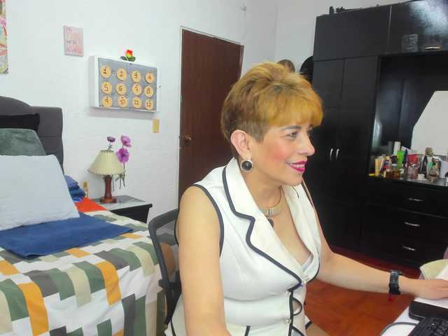 AngelinaStone65 live cam on BongaCams