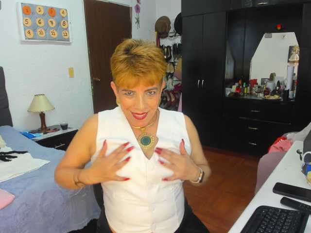 AngelinaStone65, en vivo ahora en BongaCams