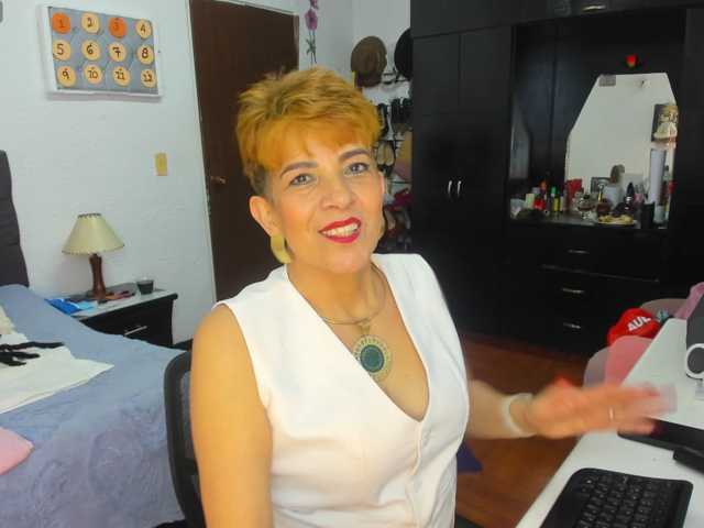 AngelinaStone65, en vivo ahora en BongaCams