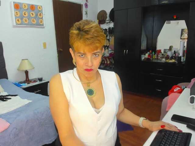 AngelinaStone65, en vivo ahora en BongaCams