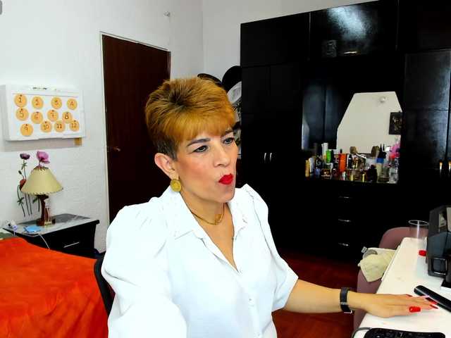 AngelinaStone65 live cam on BongaCams