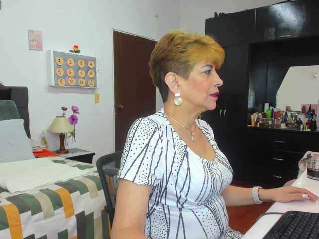 AngelinaStone65 live cam on BongaCams