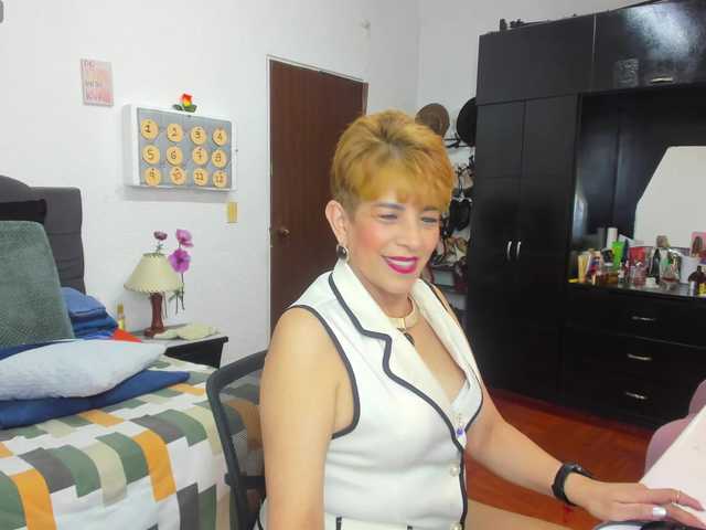 AngelinaStone65 live cam on BongaCams