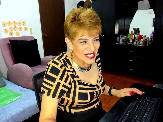 AngelinaStone65 webcam