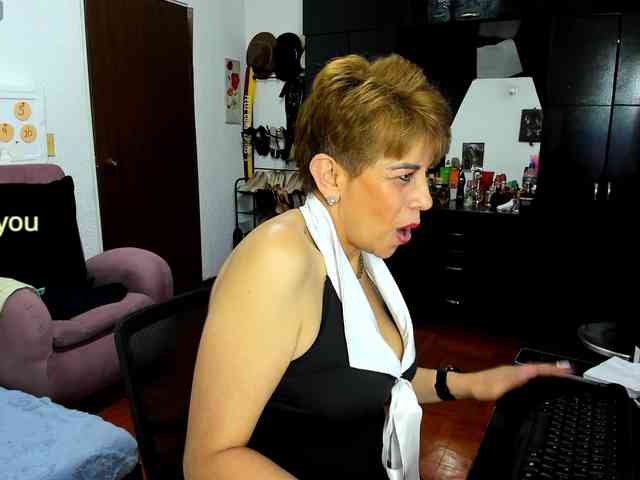 AngelinaStone65 webcam