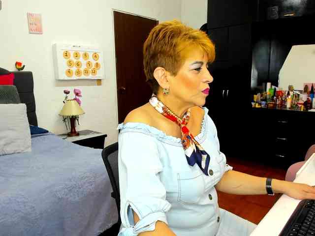 AngelinaStone65 webcam