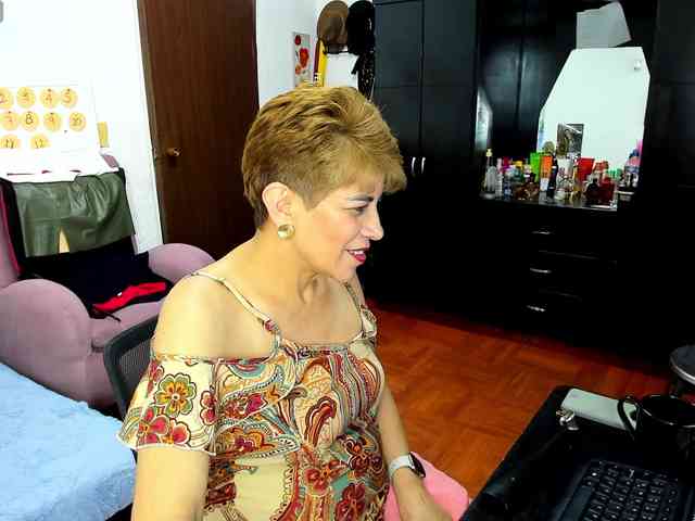 AngelinaStone65 webcam