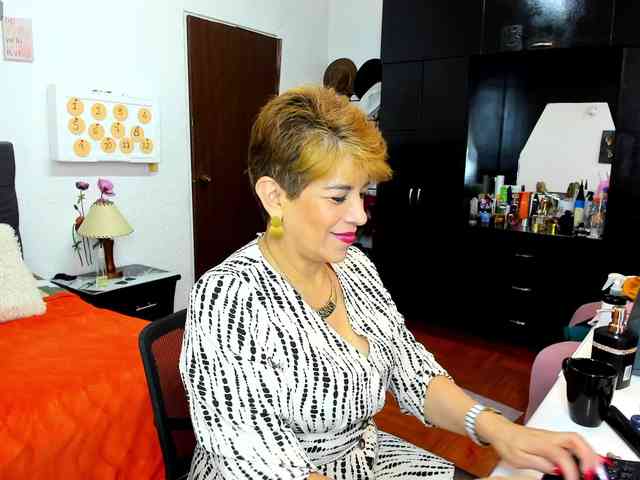AngelinaStone65 webcam