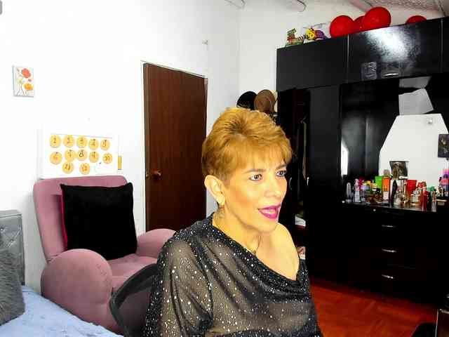 Model: AngelinaStone65