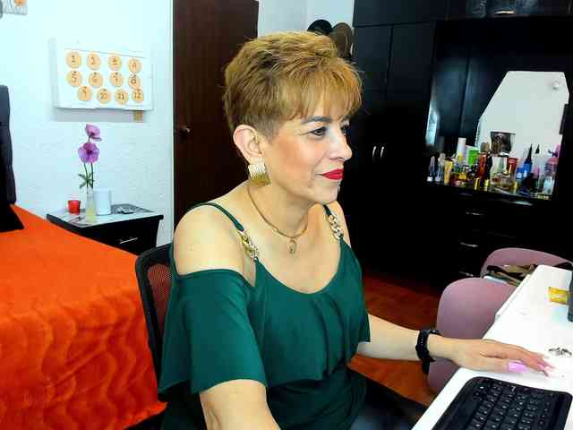 AngelinaStone65 Live Webcam on BongaCams