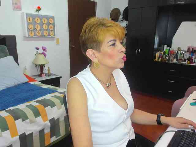 AngelinaStone65 webcam