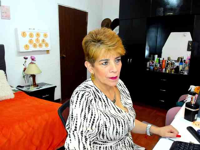 AngelinaStone65 webcam