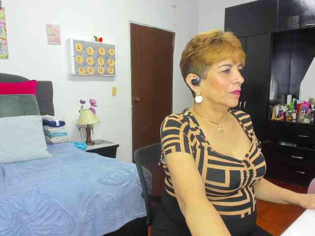 AngelinaStone65 webcam