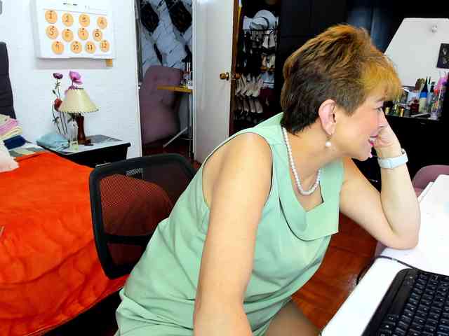 AngelinaStone65 webcam