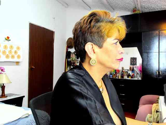 AngelinaStone65 webcam