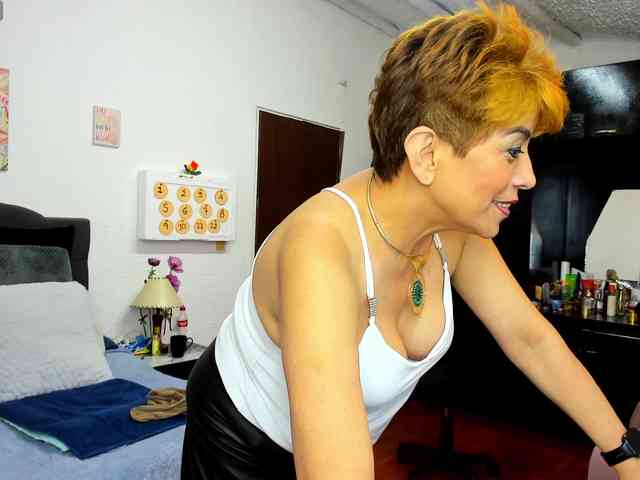 AngelinaStone65 webcam