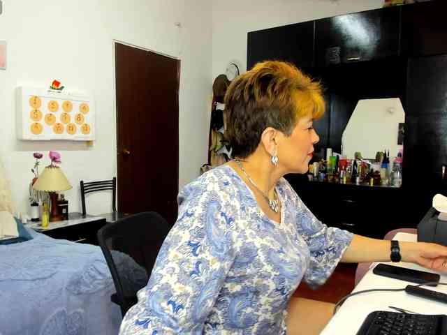 Angelinastone65's cam show statistics and live stream