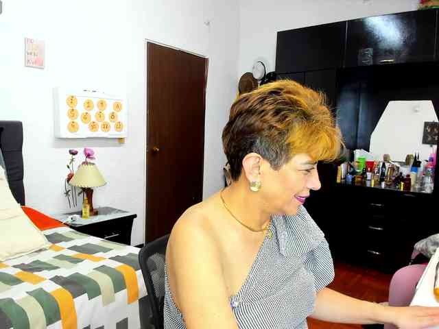 AngelinaStone65 Live Webcam on BongaCams