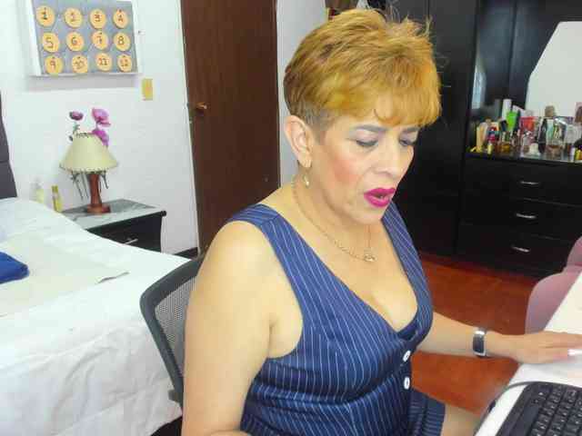 Model: AngelinaStone65