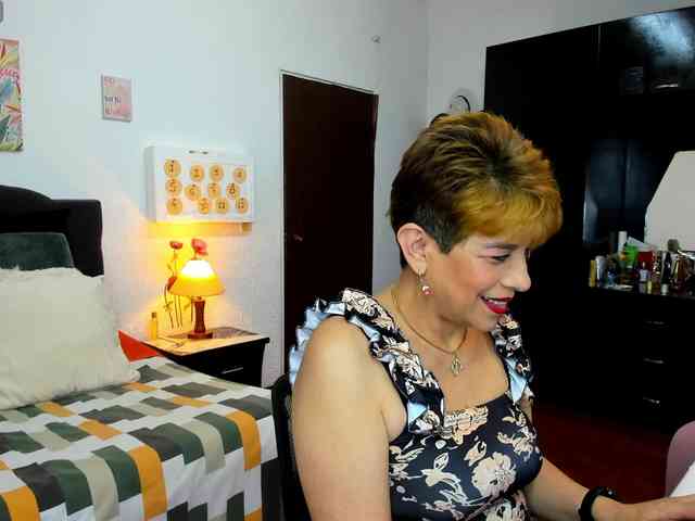 AngelinaStone65 Live Webcam on BongaCams