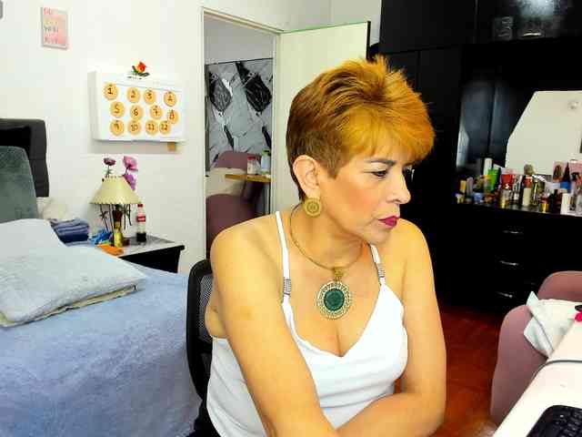 AngelinaStone65 webcam