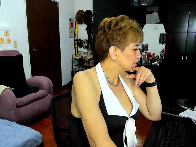 AngelinaStone65 webcam