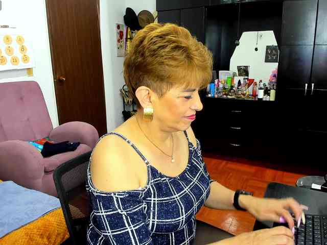 AngelinaStone65 webcam