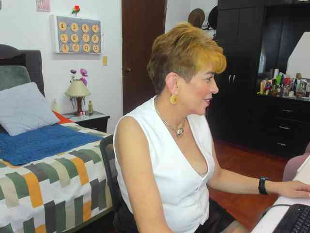 AngelinaStone65 webcam