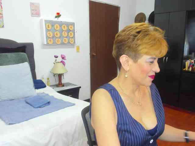AngelinaStone65 webcam