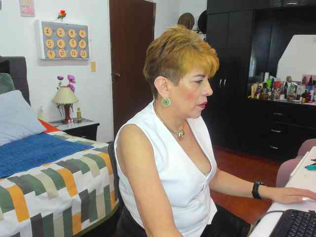 AngelinaStone65 webcam