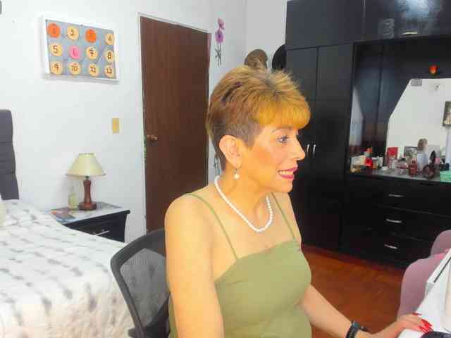 Modella: AngelinaStone65