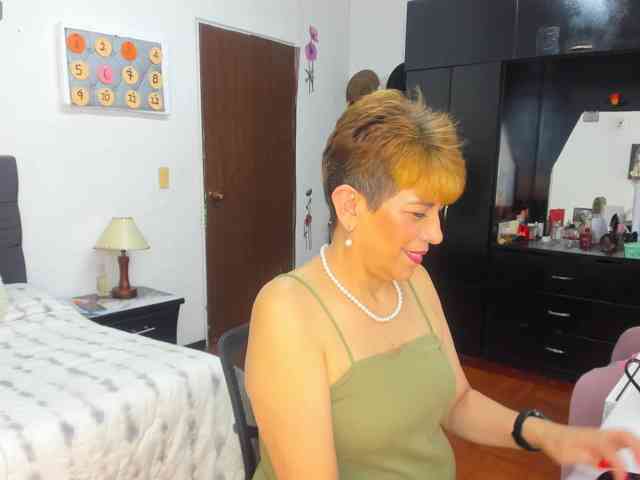 Model: AngelinaStone65