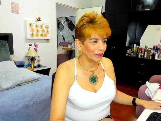 AngelinaStone65 webcam