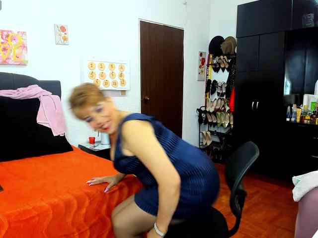 AngelinaStone65 Live Webcam on BongaCams