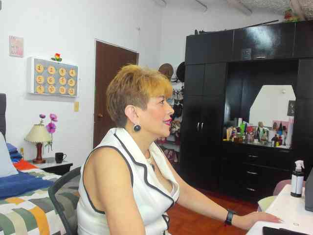 AngelinaStone65 webcam