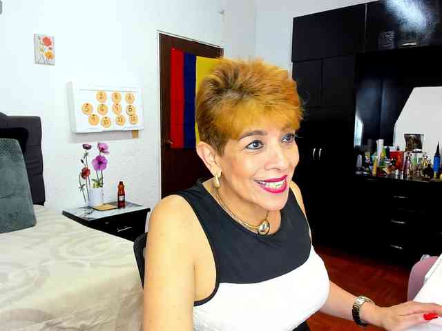AngelinaStone65 webcam