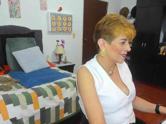 AngelinaStone65 webcam