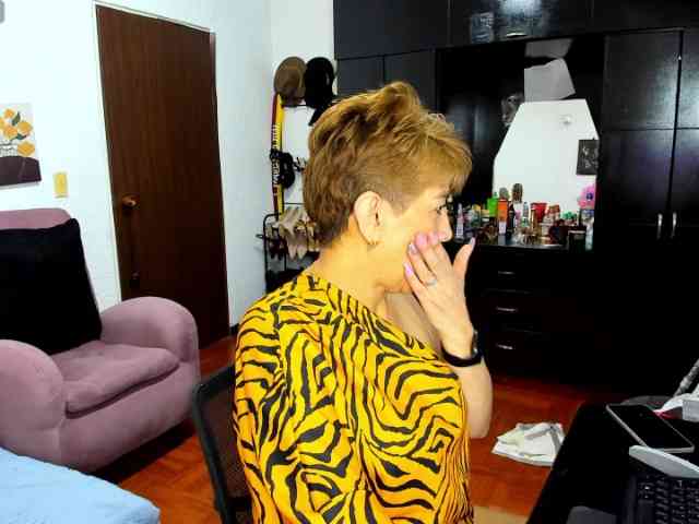 AngelinaStone65 webcam