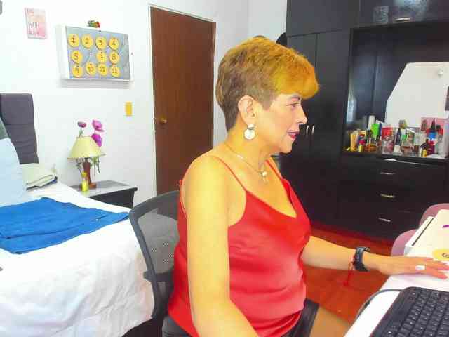 AngelinaStone65 webcam