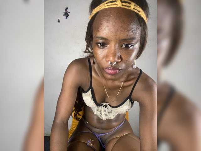 SexyNikia Live Cam and Statistics on UnifiedCams